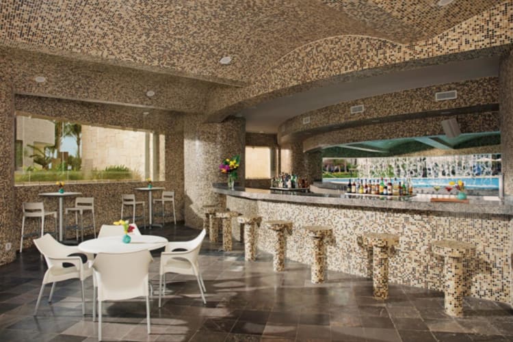 Grottos Bar indoor